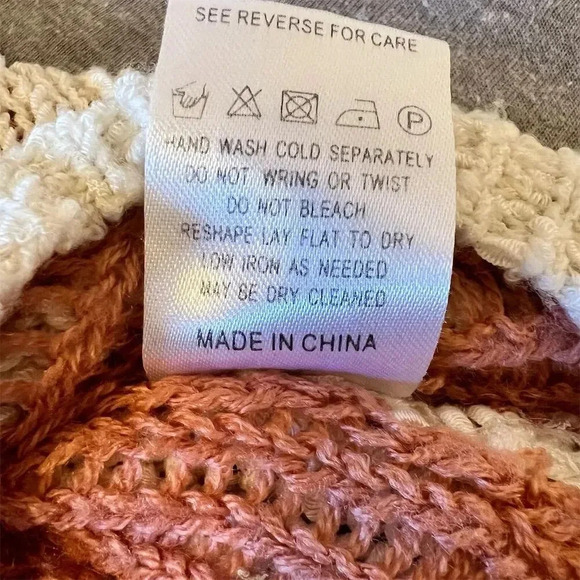 Juliana’s Women's Star Print Pullover Sweater Size S Multicolor Casual - Picture 8 of 8